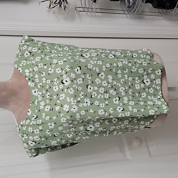 Ann Taylor Factory Fern Green w/ White Floral Pattern Sleeveless Blouse, Size SP - Picture 1 of 10